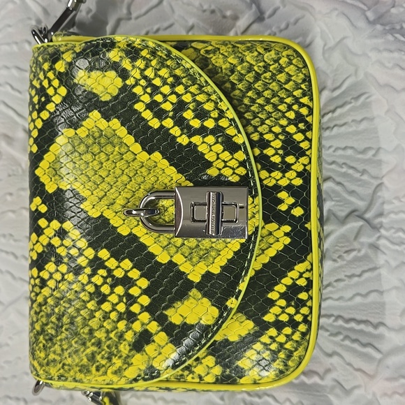 Like New Rebecca Minkoff Love Too Micro Lime Snake Print Bag - Genuine Leather - Picture 1 of 9